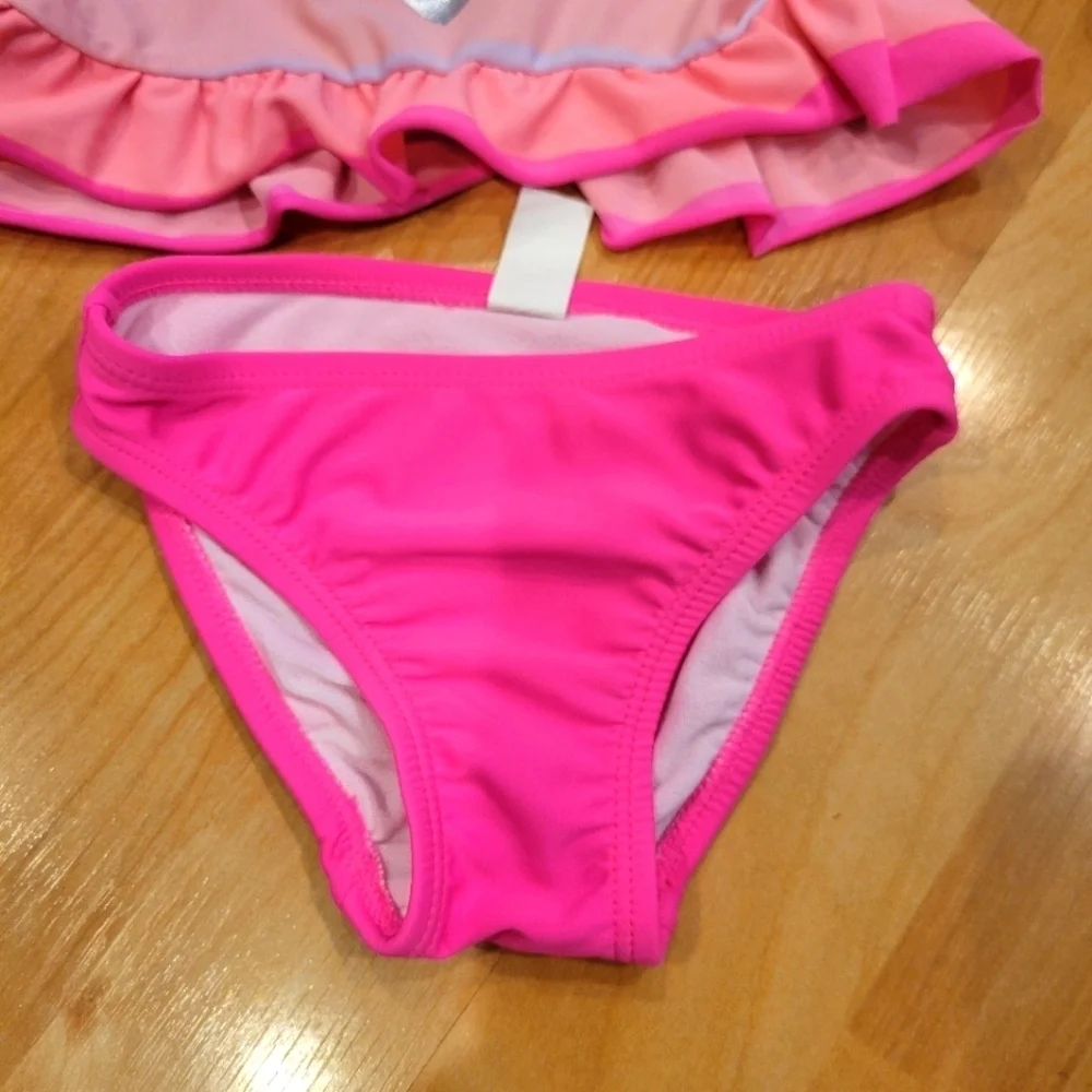 The children's place baby girl 2 piece suit rashguard size 6-9 months.